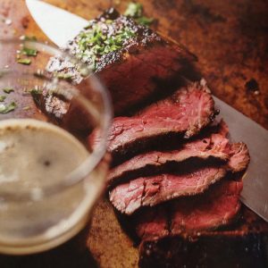 Bavette de bison marinée érable champignons sauvage et romarin